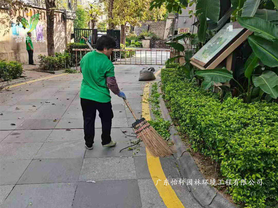 深圳龍華觀湖園別墅小區(qū)綠化養(yǎng)護(hù)